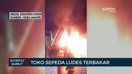 Detik-detik Ruko Terbakar Hebat di Jalan Cirebon Medan