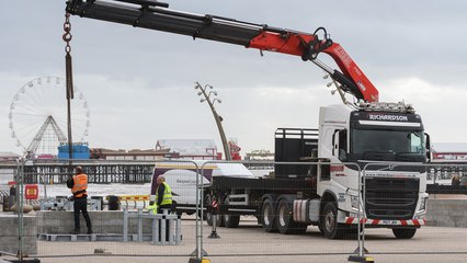 Descargar video: Blackpool's Christmas festival starts to take shape