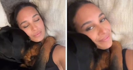 Rejeté par les passants à cause de son physique imposant, ce Rottweiler cherche du réconfort auprès de sa propriétaire