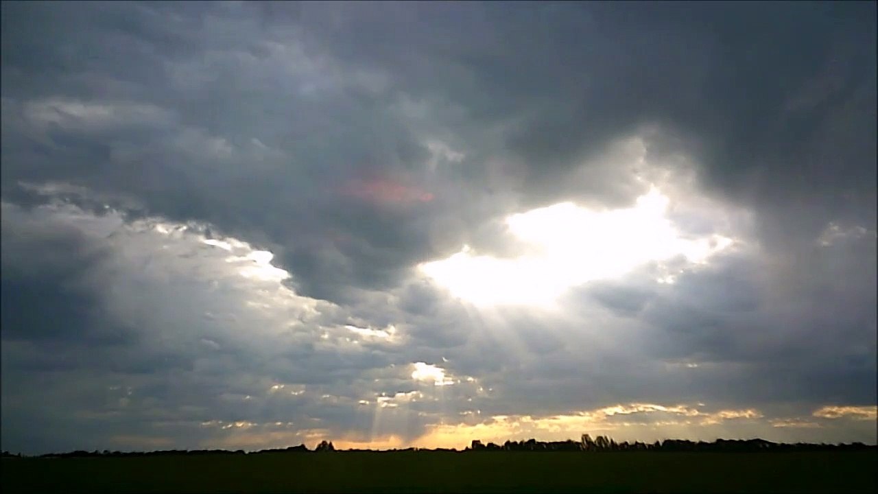 MCH 337 31 SECONDS OF RAIN CLOUDS EVERY WHERE.