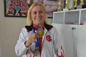 64 YAŞINDAKİ KAMURAN ÖĞRETMEN, MADALYA İLE TÜRKİYE'YE DÖNDÜ