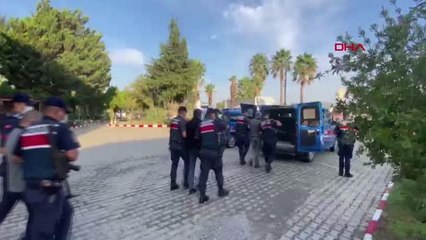 Son dakika haberi! İZMİR'DE 86 KAÇAK GÖÇMEN YAKALANDI; 5 ORGANİZATÖRE GÖZALTI