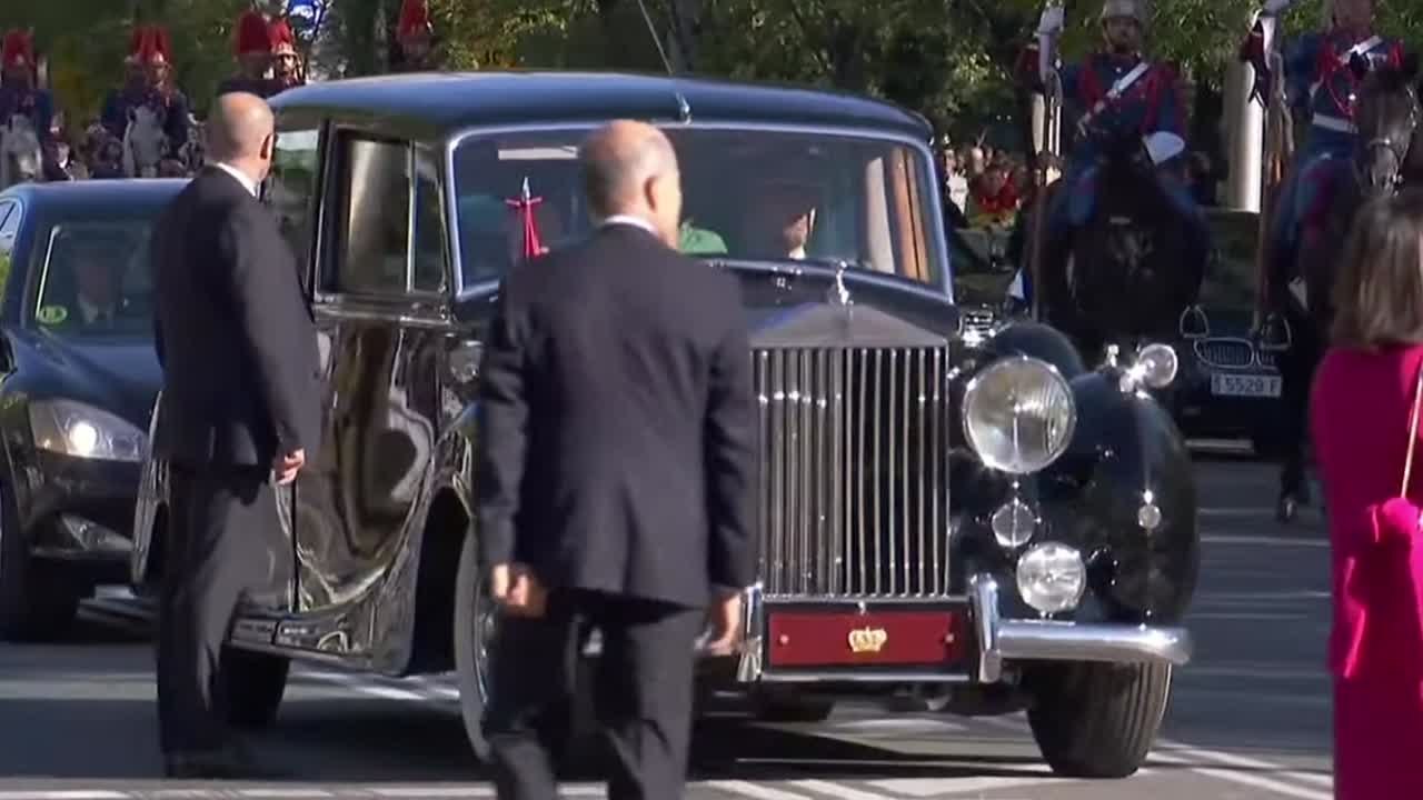 Las llegadas de los reyes y Sánchez al desfile del 12 de octubre
