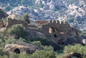 Beşparmak Dağı'na yaslanan Yediler Manastırı antik rotanın uğrak noktası