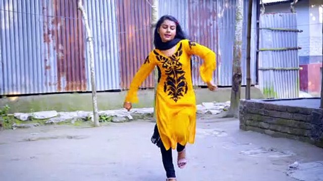 গ্রামের মেয়ের অস্থির নাচ - Molla Barir Pola - মোল্লা বাড়ির পোলা - New Wedding Dance Performance