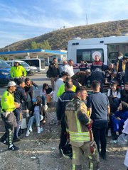 Kontrolden çıkan servis aracı devrildi: 4 yaralı