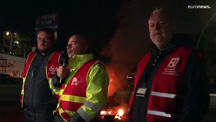 فيديو: تأجج الأزمة بين عمال مصافي النفط المضربين والحكومة الفرنسية