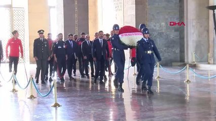 Скачать видео: SPOR Dünya Şampiyonu Ampute Futbol Milli Takımı, Anıtkabir'i ziyaret etti