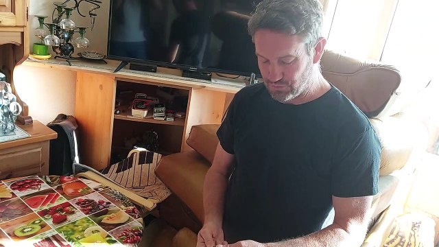 Xavier, collectionneur rennais de plus de 10 000 stylos publicitaires