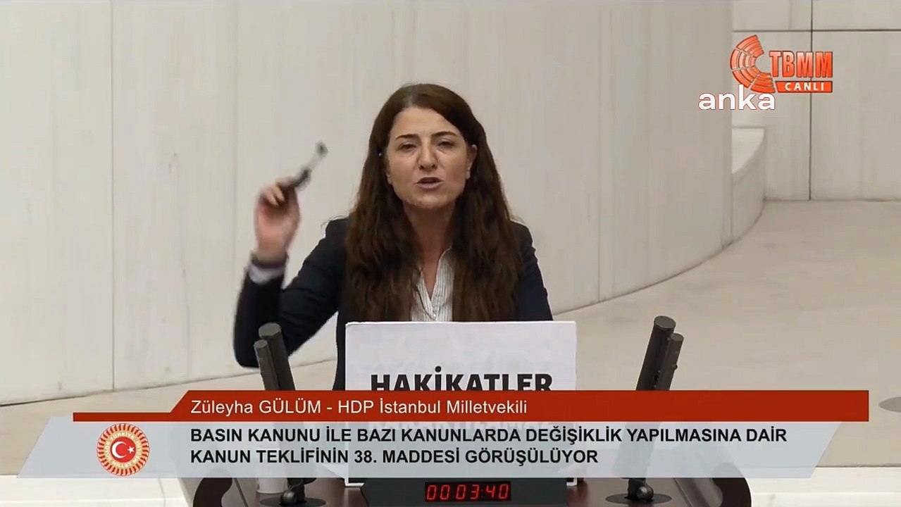 HDP'li Gülüm Sansür Yasası'nı Meclis kürsüsünden protesto etti