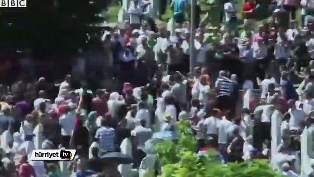 Srebrenitsa'da Sırp Başbakan'a saldırı