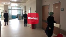 Sivas'ta koronavirüs tedavisi gören hastalar alkışlarla taburcu edildi