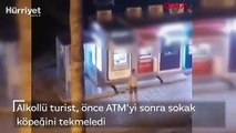 Alkollü turist, önce ATM'yi sonra sokak köpeğini tekmeledi