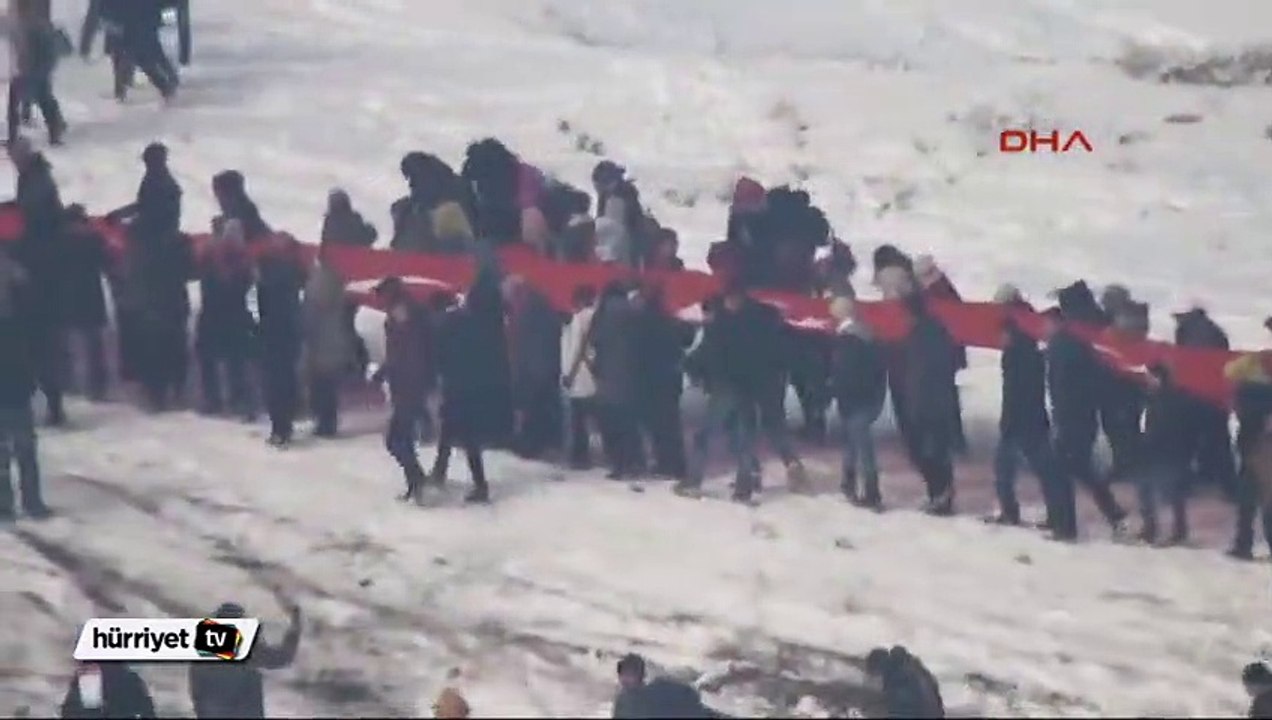 Sarıkamış şehitleri 2 bin 100 metrede 150 metrelik Türk bayrağıyla anıldı