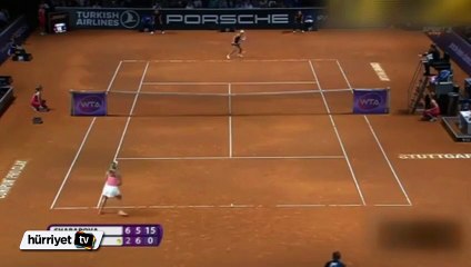 Maria Sharapova yere yapıştı