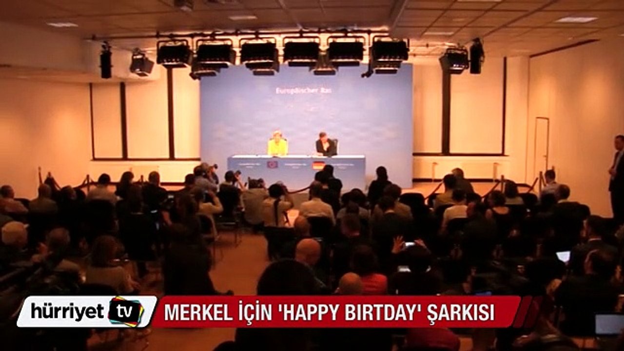Gazeteciden Merkel'e serenat