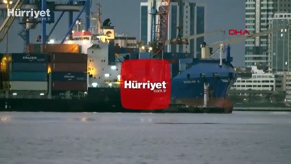 Video herunterladen: Alman askerlerinin hukuksuz arama yaptığı Türk gemisi İzmir Limanı'nda