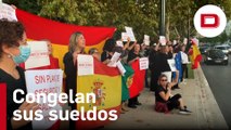 Los empleados de la Embajada española protestan en Lisboa por los sueldos congelados