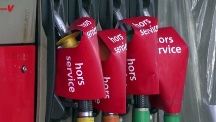 French ‘Spiderman’ Climbs Paris Skyscraper Without Ropes In Protest Over Fuel Strike