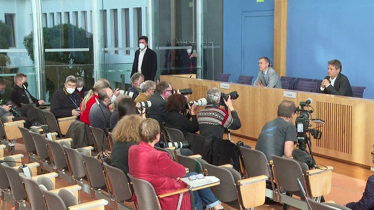 Rezession und hohe Inflation – Habeck sieht Krisenpolitik bestätigt