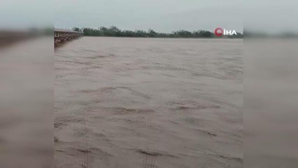 Video herunterladen: Son dakika haberleri... Nepal'de sel ve toprak kayması: 33 ölü