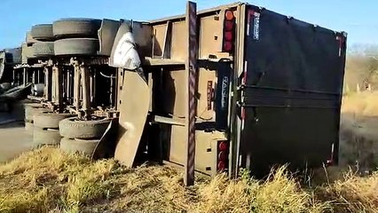 Itapajé: Motorista de carro morre em colisão com carreta na BR-222