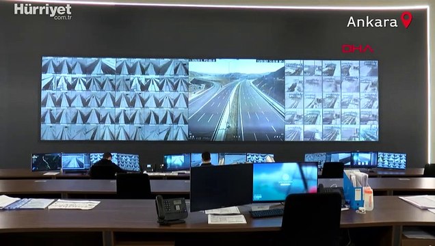 Akıllı otoyolda aracının lastiği patlayan sürücüye 10 dakikada yardım