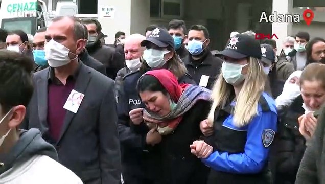 Polis eşinin cenaze törenine 2 yaşındaki oğluyla katıldı