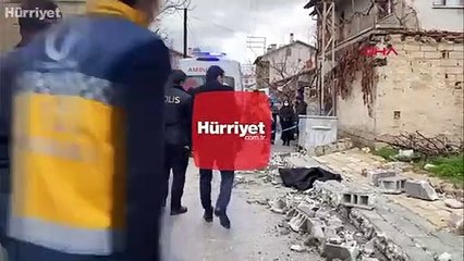 Talihsiz küçük kız yıkılan bahçe duvarının altında can verdi
