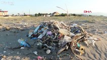 Samsun'da doğal kum plajı çöplüğe döndü