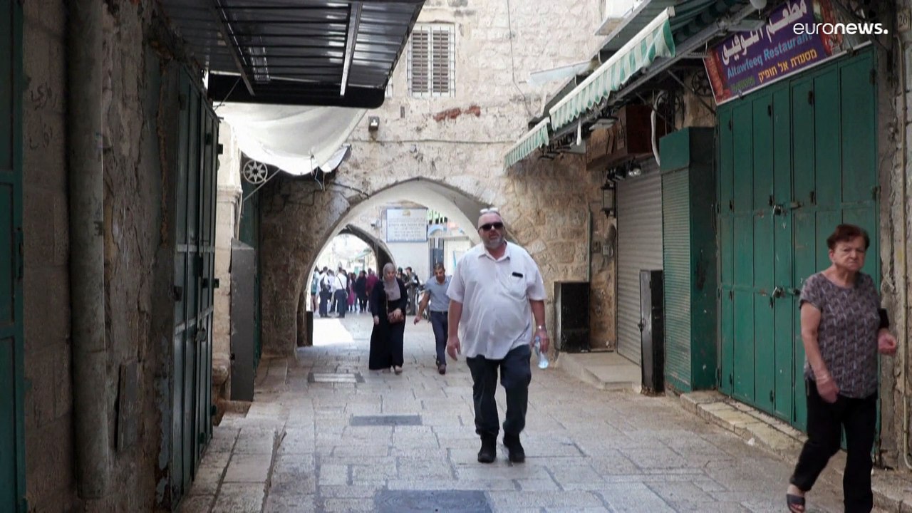 شاهد: إضراب وعصيان مدني في القدس الشرقية تضامنا مع أهالي مخيم شعفاط المحاصر منذ خمسة أيام