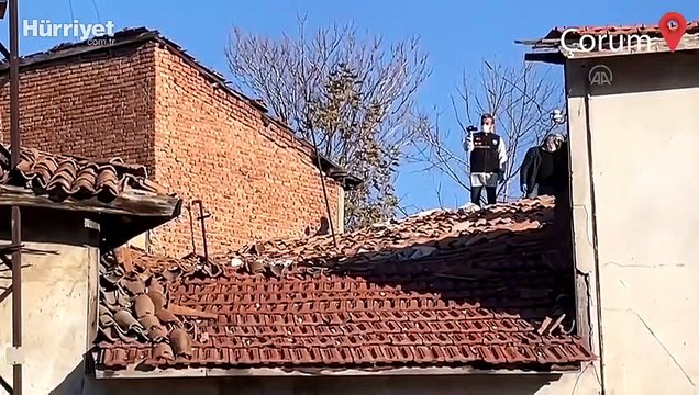 Kayıp ihbarı yapılan gencin cesedi metruk evin çatısında bulundu