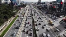 Hafta sonu kısıtlaması öncesi İstanbul'da trafik erken saatlerde başladı