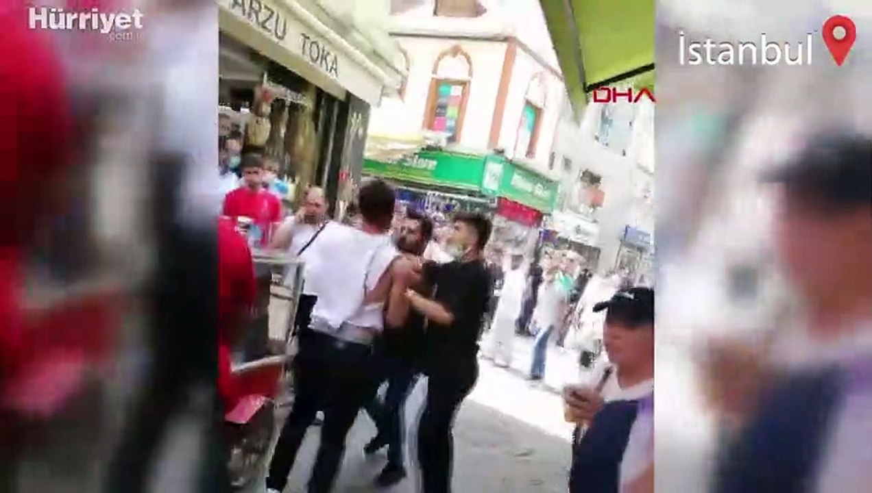 Eminönü'nde ortalığın savaş alanına döndüğü esnaf kavgası kamerada