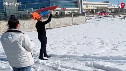 Model uçak yapıp, 20 dakika uçurdular... Kız öğrencilerden büyük başarı!