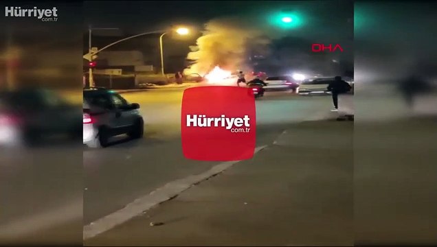 Pendik'te park halindeki midibüs alev alev yandı