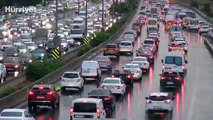 İstanbul'da yağmurun etkisiyle trafik yoğunluğu arttı