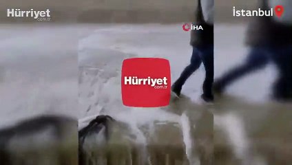 Büyükçekmece’de dev dalgalar aracı böyle yuttu