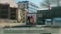 Avcılar'da kamyon arkasında tehlikeli yolculuk