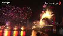 Avustralya, 2022 yılını Sydney Köprüsü'nde havai fişek gösterisiyle karşıladı