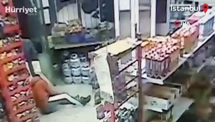 İstanbul’da bakkalda dehşet anları kamerada: Kavgalı olduğu şahsı bakkalda bacağından vurdu