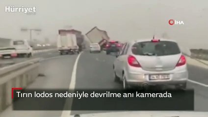 Tırın lodos nedeniyle devrilme anı kamerada