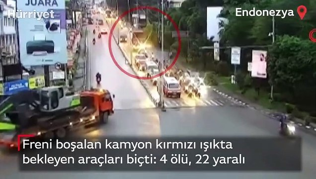 Freni boşalan kamyon kırmızı ışıkta bekleyen araçları biçti: 4 ölü, 22 yaralı