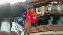 Polis kafeyi bastı, balkondan balkona kaçtılar! İlginç anlar kamerada