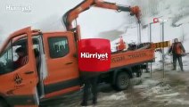 Artvin-Ardanuç-Ardahan karayolu kar nedeniyle ulaşıma kapatıldı