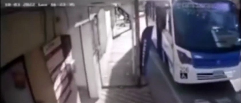 Envoyer des texto dans un bus : dangereux