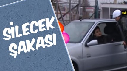 Mustafa Karadeniz - Trafikte Silecek Şakası