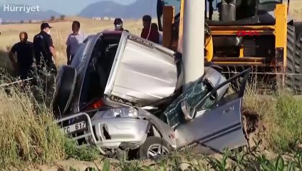 Direğe çarpan cip ikiye bölündü, enişteyle kayınbirader öldü