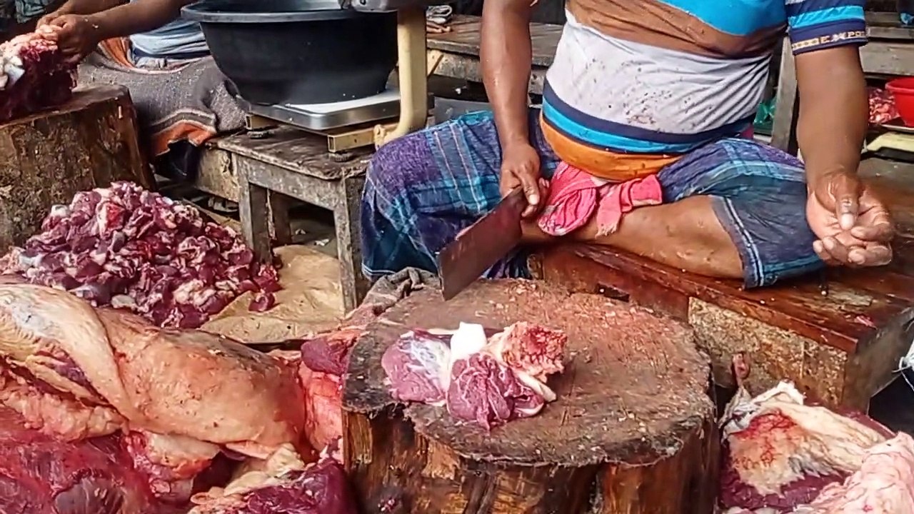 Amazing skills in Beef cutting.  Cow meat cutting video