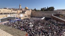 Miles de judíos acuden al Muro de las Lamentaciones para Bendición Sacerdotal